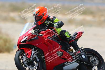 media/Apr-10-2022-SoCal Trackdays (Sun) [[f104b12566]]/Turn 2 (1135am)/